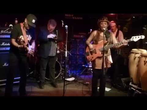 DEFUNKT feat. Kim Clarke - Everybody wants one