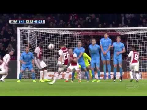 But de bertrand traore pour le match Ajax Heracles 4 1