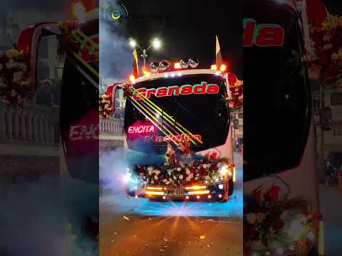 Llegada en caravana de los vehículos a Granada, Antioquia