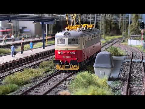 Model elektrickej lokomotívy 242 260-8 (Plecháč) ČD