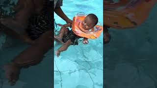 Download lagu Baby clowy swimming part 21 - March 21th, 2022 mp3