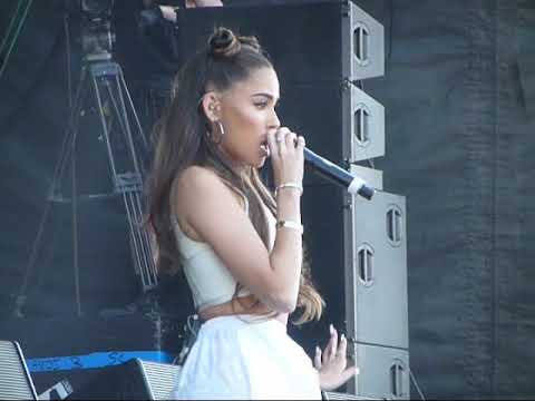 Madison Beer "All Day and Night" (Live at Beale Street Music Festival in Memphis 05-05-2019)