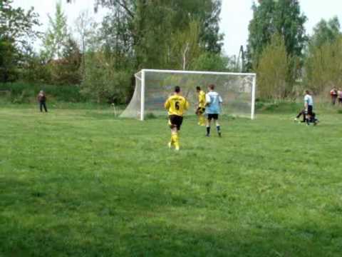 LKS Gieczno - LKS Huragan Swędów skrót meczu.wmv