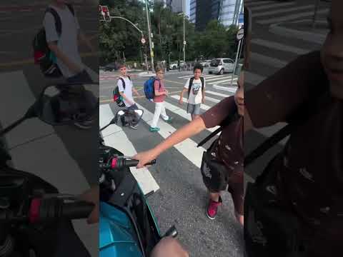 Un motard a réalisé le rêve de ce garçon #shorts