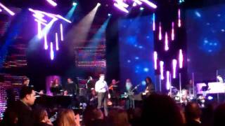 Cristian Castro le canta a Shakira en los Latin Grammys 2011