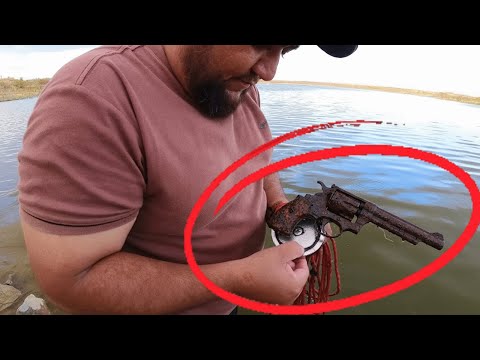 Pesca magnética no açude da rua em Potiretama Ceara