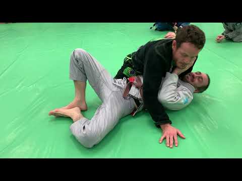Crossfacing to pass half guard - Straight to Mount