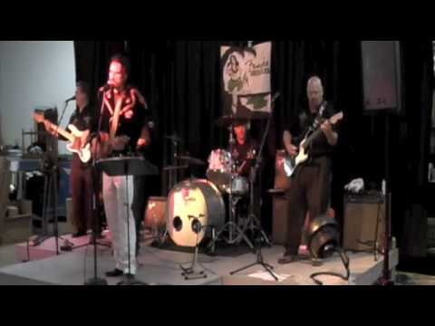 Fender® Uke Showcase 2: Ukulele Ray Theme Song