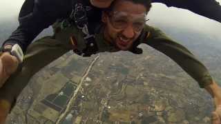 preview picture of video 'Lancio con il paracadute da 4200 in tandem - Fly Zone Fermo -GoPro Hero 3'