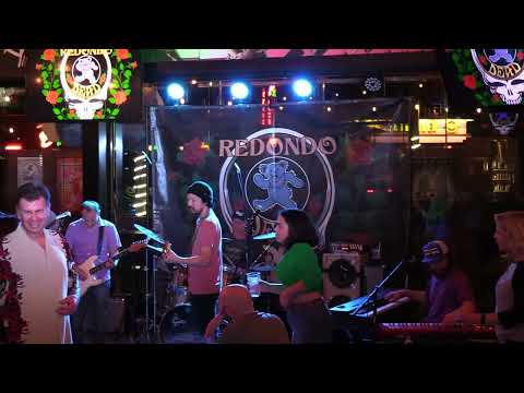 Redondo Dead in Concert em 11 de março de 2023 no Rock & Brews Redondo Beach, Califórnia
