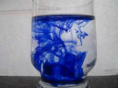 Diffusion von Tinte mit Wasser Experiment