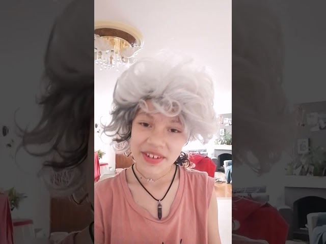 Vídeo relacionado con Feithmonic Peluca de Abuela Disfraz, 5 Piezas Peluca Abuela Gris Incluye Gafas, Cadena para Gafas, Collar y Redecilla para el Cabello, Talla Única Adultos, para Carnavales, Cosplay y Fiestas Temáticas