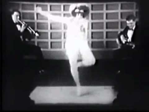 Static Strut  -  Louis Armstrong w Erskine Tate's Vendome Orch