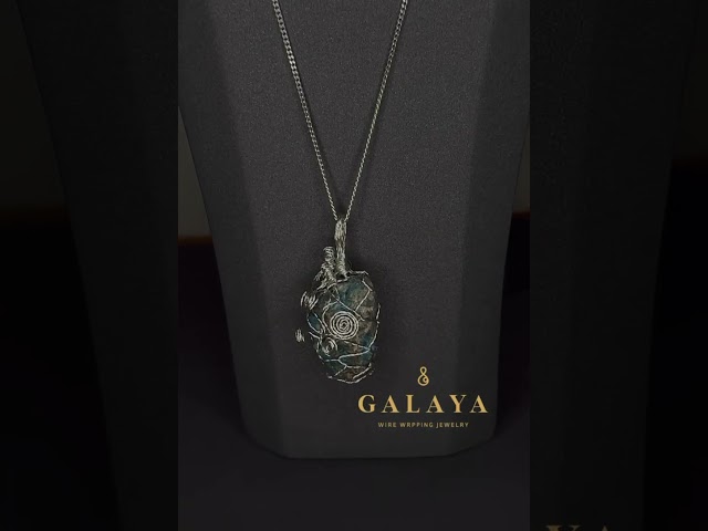 قلادة من الفضة الخالص مع حجر الأبتايت الأزرق