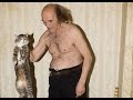 Аркадий Давидович спасает от голода русского котенка 