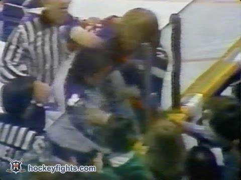 Bob Nystrom vs Tiger Williams Apr 23, 1978