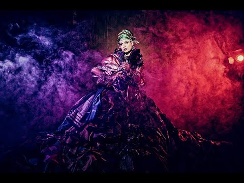 Digital Classroom “Spice up your model photography with smoke"