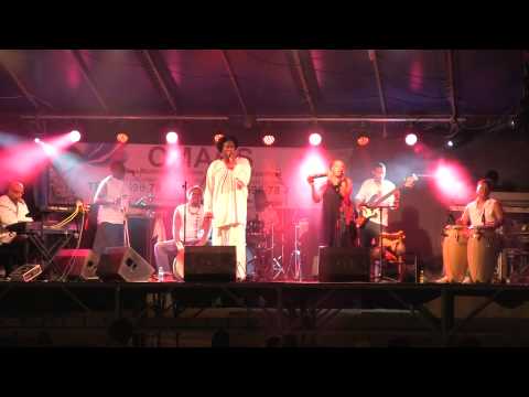 Max Mona chante "Mango vè a !" (A/C Eugène Mona)