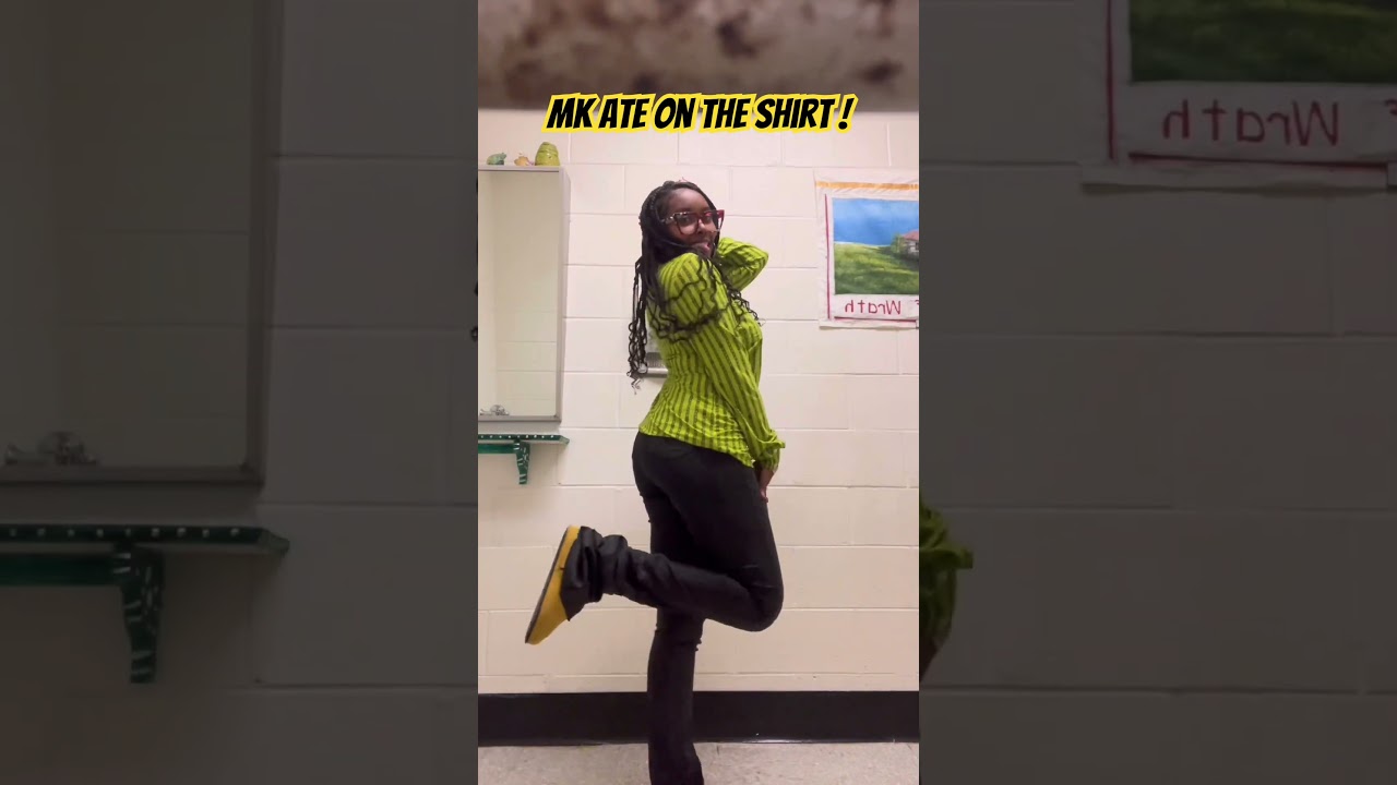 Happy Friday here’s a fit check for ya ! 💚😊#highschool#trendingshorts  #michealkors #ootd #teacher