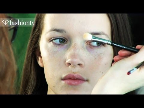 Models Bette Franke & Julia Nobis Get Styled for Christopher Kane Spring 2012 Show | FashionTV - FTV