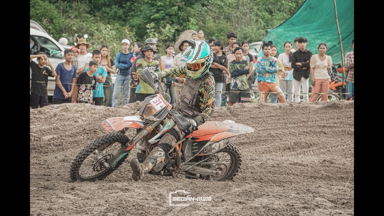 Two Wheels Cambodia 02