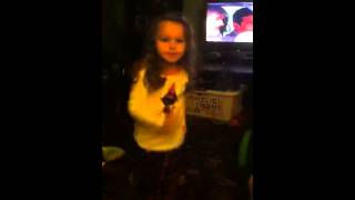 Giada Sings a Honey Boo Boo Child Song
