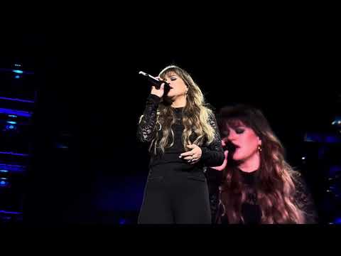 Kelly Clarkson performs Because Of You in Atlantic City, NJ on 5/11/24.