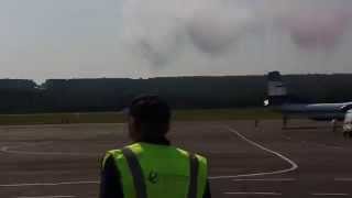 preview picture of video 'Сброс воды самолетом Амфибия на ВПП аэропорта Емельяново'