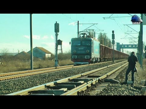 060-EA 40-1081-1 & Marfar Express FWD Freight Train in Sofronea - 30 January 2018