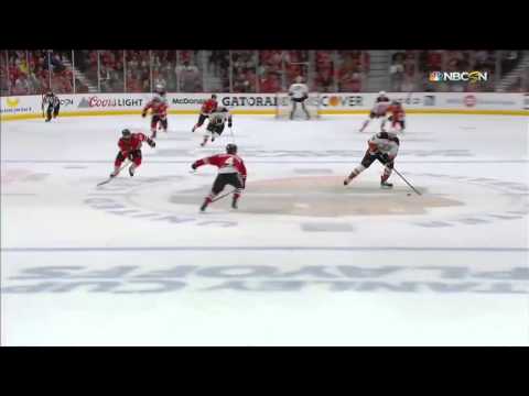 Perry takes new stick and almost scores @ Blackhawks