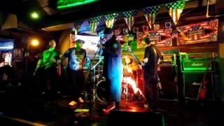 The Chimpz performing "California"