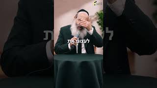 להיות אהבל = להרוויח.  הרב פנגר בסרטון קורע ומחזק. (הרב יצחק פנגר) - התמונה מוצגת ישירות מתוך אתר האינטרנט יוטיוב. זכויות היוצרים בתמונה שייכות ליוצרה. קישור קרדיט למקור התוכן נמצא בתוך דף הסרטון