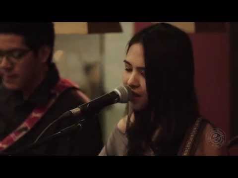 Clara Benin - Evidence/Oo (Cover) (Live at The Coffee Bean & Tea Lead 26th St. Bistro)