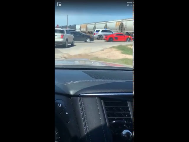 Шериф хотел поскорее преодолеть ж/д переезд, но...