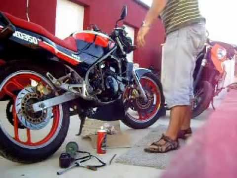 YAMAHA RD 350 sin tubos de escape