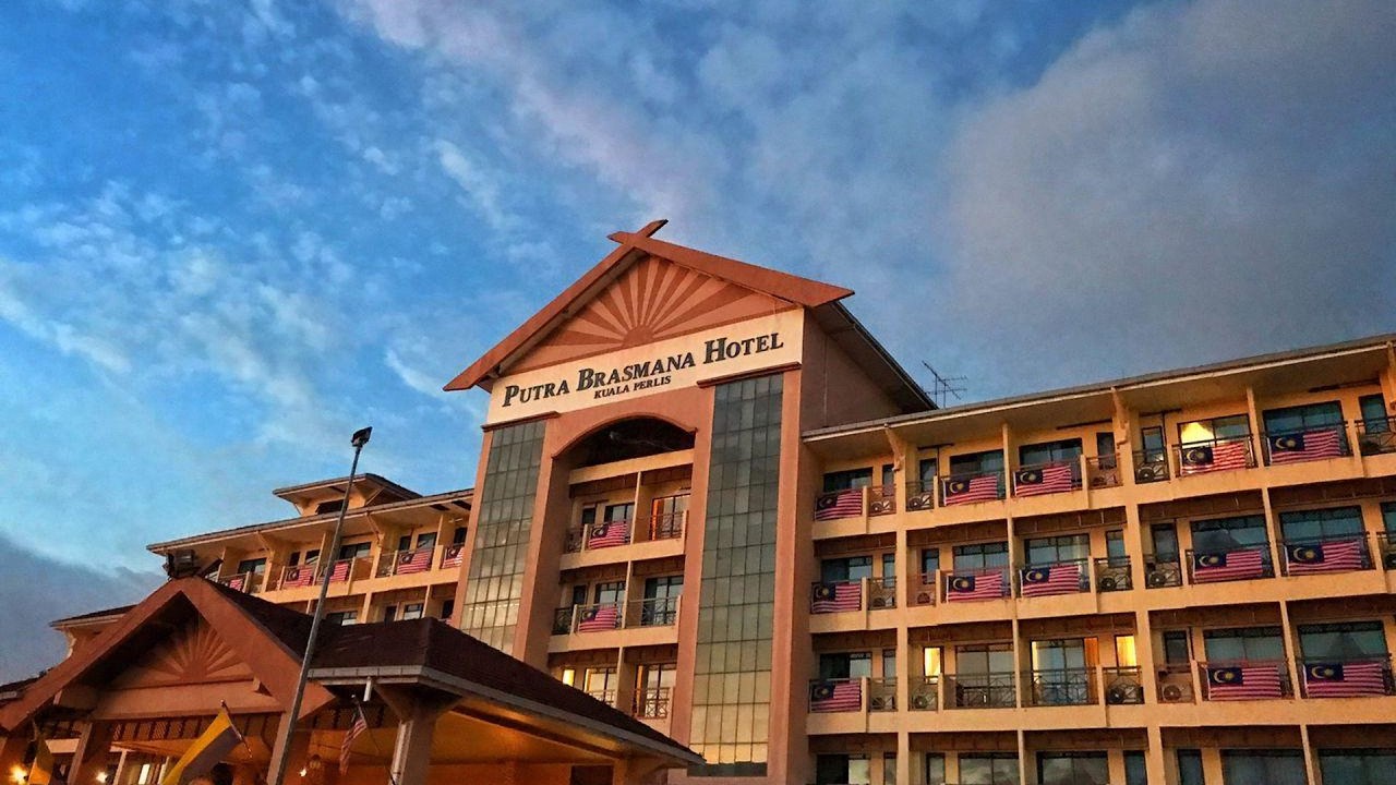 Putra Brasmana Hotel | Kangar, Malaysia | Hotel Review 🏨
