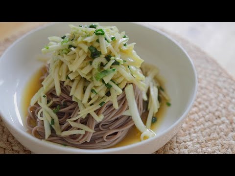 Soba noodles with kohlrabi salad