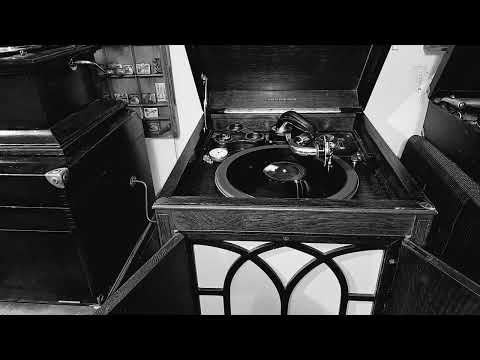 Love Tales. The Great White Way Orchestra. Zonophone 78rpm Record from 1923. HMV 157 Phonograph