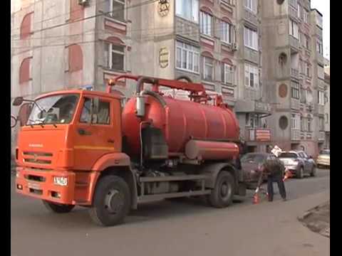 Курск. Работники &laquo;Квадры&raquo; перегородили проезд на Никитской улице