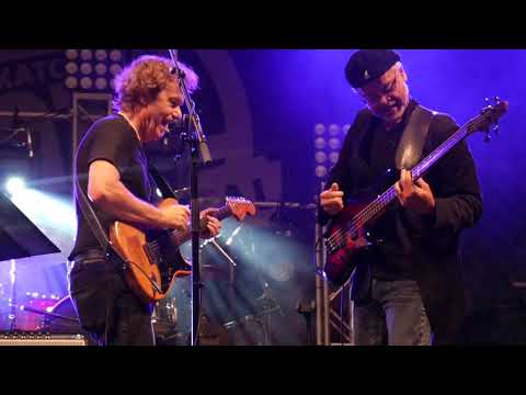 Dave Chobot playing the Bergantino forté HP and HG410 loudspeaker