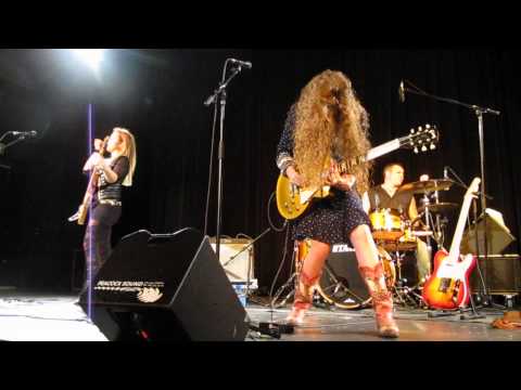 Blues-Caravan 2015 (Girls with Guitars) - Tush [ ZZ Top - Cover ]