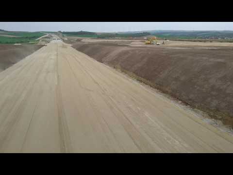 Das neue Teilstück der A5 ist schon optimal befahrbar. Zumindest für Dirtbikes 😂