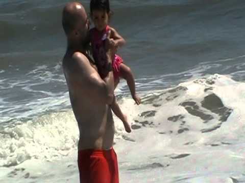 Shaila da silva first beach day (primeiro dia na praia)