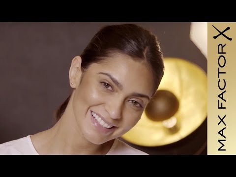"Max Factor Facefinity 3 in 1" maskuoklis ir makiažo pagrindas Spf20 75 Golden 30ml video