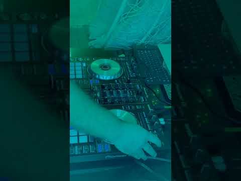 House music mixx2020 DJ look