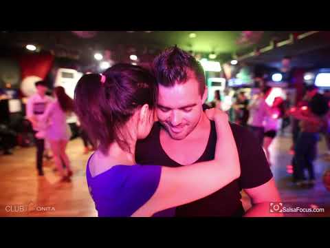 Chaves & Korea Salseras Bachata - Bonita Chaves & Silvia Party