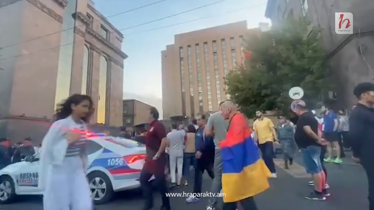 ՌԴ դեսպանատան մոտ շարունակվում է բողոքի ակցիան