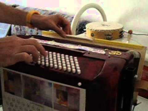 "Keep On The Sunny Side" on the Country Bass-Harmonium