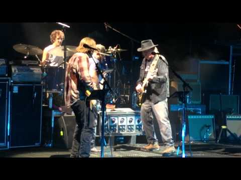 Neil Young + Promise of the Real 