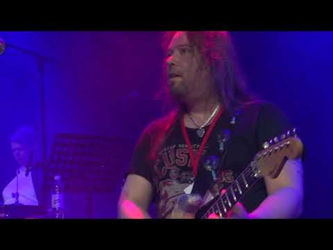 Kilimanjaro Band Johnny Guitar Surujen Kitara